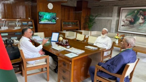 প্রধানমন্ত্রীর সঙ্গে বিরোধীদলীয় নেতার সাক্ষাৎ