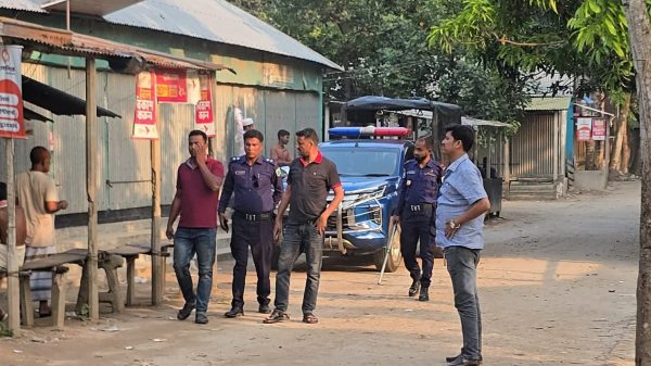 সাঁথিয়ায় মসজিদ কমিটি নিয়ে রক্তক্ষয়ী সংঘর্ষ আহত ৭